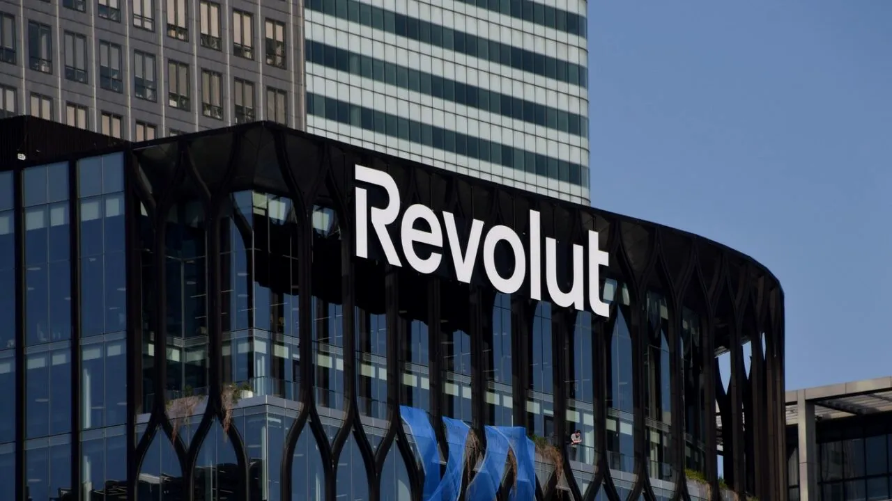 Revolut ia în calcul deschiderea primului sediu central în București