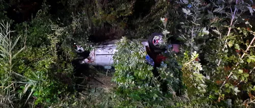 O mașină s-a răsturnat pe DN17, în Bistrița-Năsăud. O victimă în stop respirator a fost resuscitată și dusă la spital - VIDEO