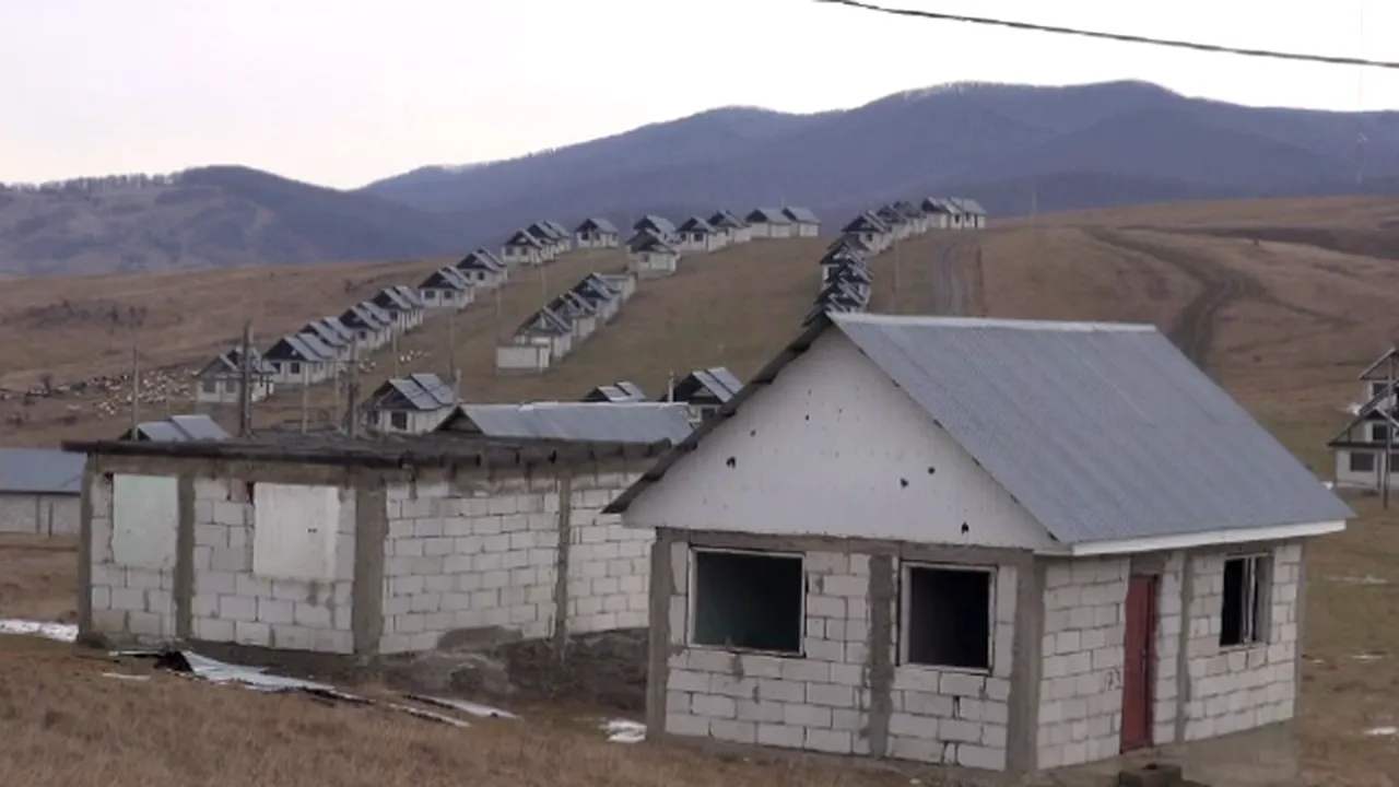 Satul-fantomă în care casele se vând cu 200 de euro. Primar: „O investiție de multe milioane a ajuns paragină!”