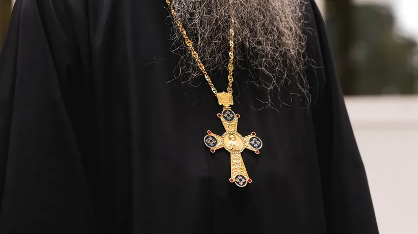 ESCROCHERIE în „numele” lui Dumnezeu. Imaginea preotului Emilian, „vândută” cu 18.000 € pentru „miracole” și „dezlegări de cununii”