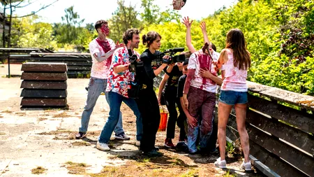 „Cut! / Coupez!”, în regia lui Michel Hazanavicius, care a câștigat Oscar pentru „The Artist”, din 21 octombrie în cinematografe