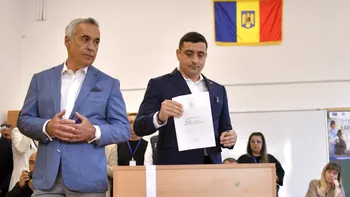 George Simion și Călin Georgescu, la vot împreună cu soțiile / „Am votat împotriva NEDREPTĂȚILOR făcute poporului român”