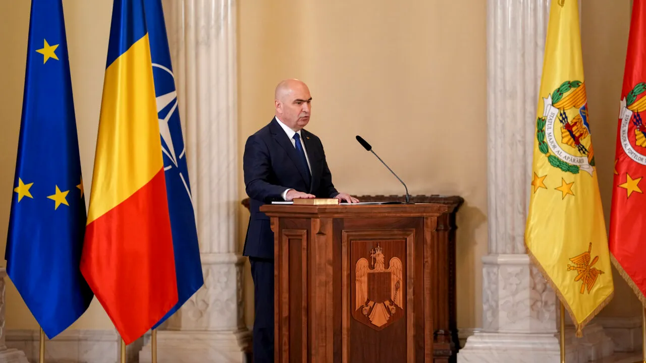Ce s-a ales de promisiunea lui Bolojan de la început de mandat că va salva economia. A preluat o țară cu o prognoză de creștere de 2,4% pentru 2026, iar datele oficiale arată acum o scădere de -1,2%. O gaură de peste 70 de miliarde de lei