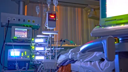 Firmele care asigură instalarea și mentenanța aparaturii medicale găsesc improvizații în multe secții ATI din țară. Ce spune angajatul unei astfel de companii