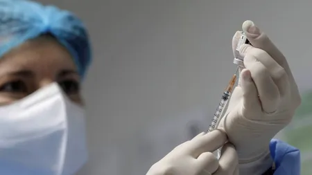 Printre primele persoane vaccinate în România se numără cadre medicale, manageri de spitale și reputați medici