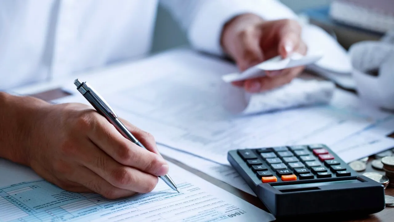 ANALIZĂ | Patronate: Producția de țiței și gaze naturale din România a avut cea mai ridicată rată efectivă de impozitare specifică din Europa