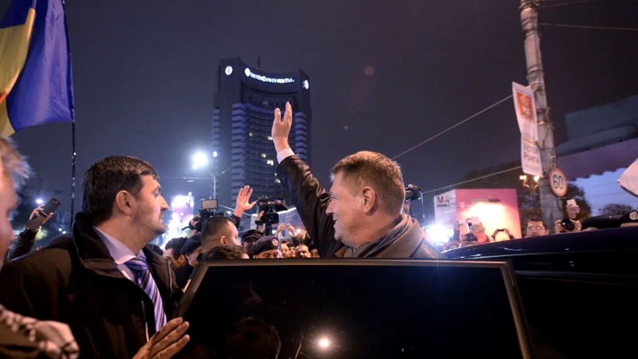 Iohannis a mers în Piața Universității. Blaga: Iohannis ESTE NOUL PREȘEDINTE, cu 54,39% din voturi. București, Iași și Focșani, primele orașe mari câștigate de candidatul ACL 