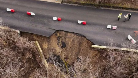 Drumul dintre Câmpina și Cornu s-a surpat. Care sunt traseele alternative