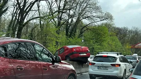 Accident grav pe DN1. Șase mașini sunt implicate. Elicopterul SMURD a fost chemat să preia răniți (VIDEO)