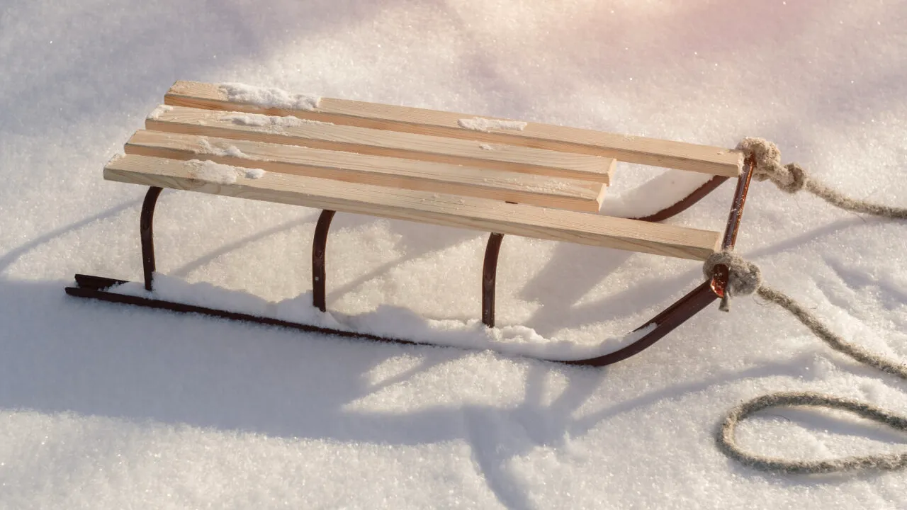 Criză de sănii la nivel național. Românii au dat iama în magazine și le-au cumpărat: „Credeam că le-am văzut pe toate”