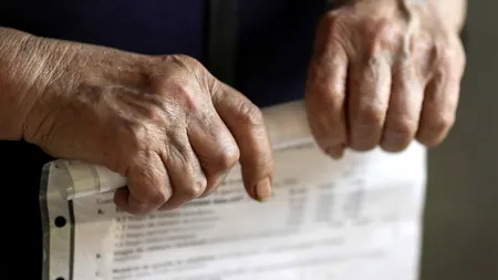 Caz REVOLTĂTOR în Argeș: Un bătrân a plătit 1.200 pe adeverințe, în vederea majorării pensiei, dar mărirea a fost șocantă pentru el