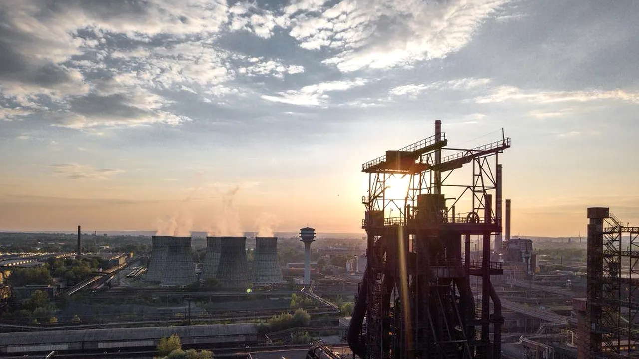 Se vinde combinatul Sidex Galați, perla industriei lui Ceaușescu. Prețul este un chilipir și investitorii internaționali se înghesuie