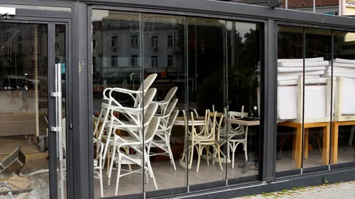 Restaurantele și teatrele din Cluj-Napoca se închid, după patru zile de la redeschidere. La cât a ajuns rata de infectare
