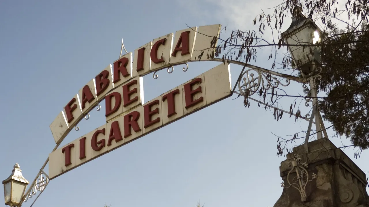 ULTIMUL FUM AL EPOCII DE AUR