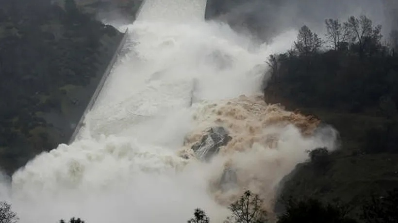 Cel puțin 188.000 de persoane, evacuate în California din cauza unei probleme la un baraj