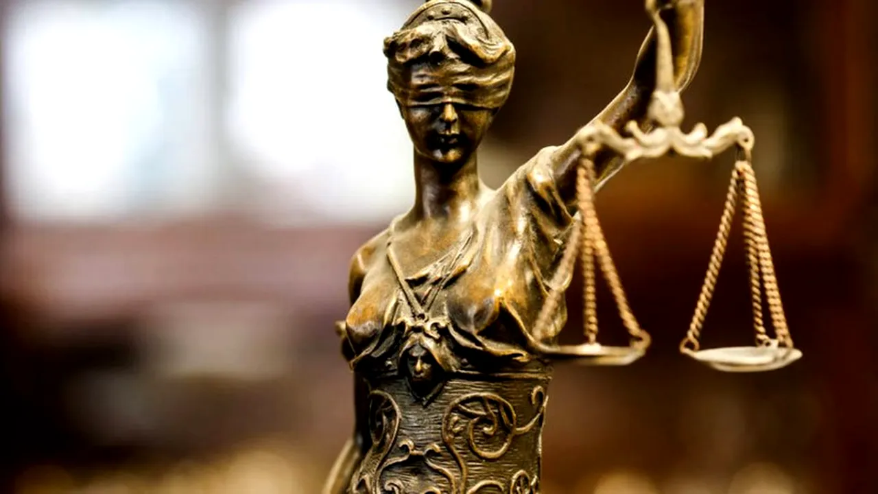 Un bărbat și-a dat fosta soție în judecată pentru că l-a înșelat, a profitat material și moral pentru a-și crește copilul rezultat din adulter. Femeia, obligată să-i plătească 50.000 de lei