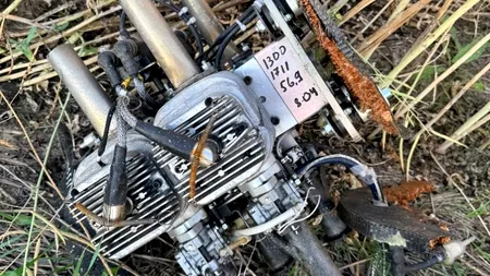 Alertă în Tulcea, după ce militarii au găsit resturi de dronă pe un câmp. S-a decis detonarea din cauza riscului de explozie