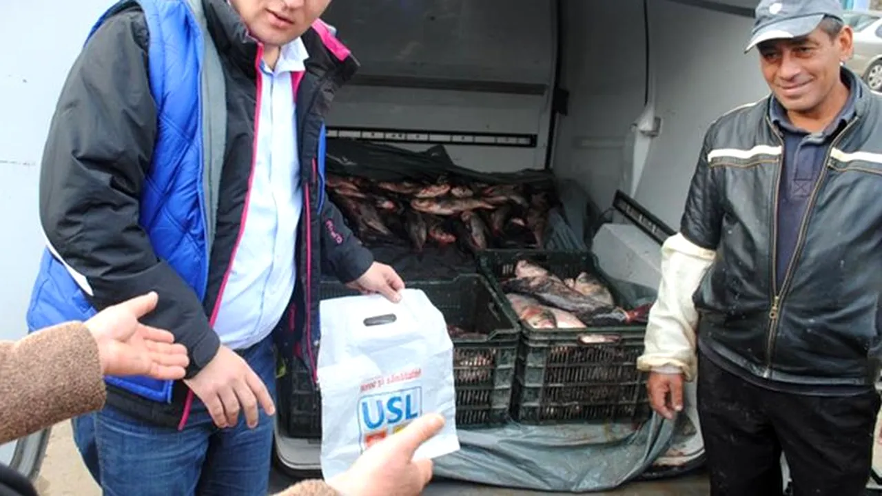 Un candidat ARD la Parlament și-a postat pe Facebook poze din propria campanie cu sacoșe USL în mână