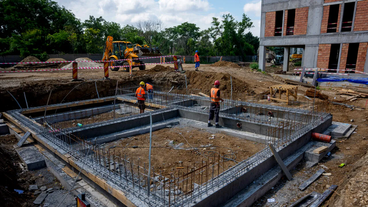 Un zidar experimentat din Spania a dezvăluit ce SALARIU are în 2025 și vorbește de o „criză” care afectează sectorul construcțiilor din această țară