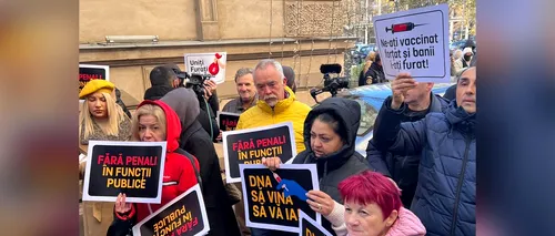 VIDEO | Protest cu cătușe roz la ușa lui Vlad Voiculescu / Mihai Enache (AUR): Au devalizat bugetul în pandemie