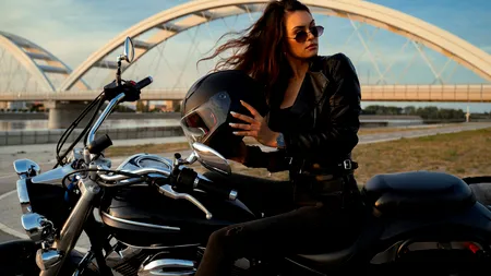 Șoferii români cu permis categoria B pot conduce și motociclete. Care sunt condițiile