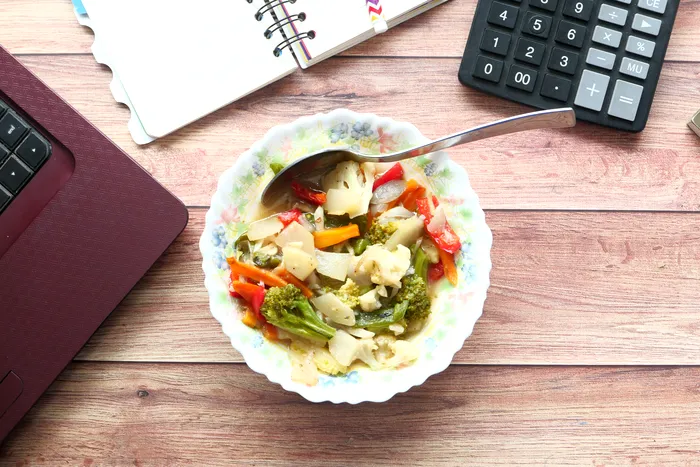 Ce alimente ar trebui să consumi, dacă lucrezi în tură de noapte, potrivit unui studiu