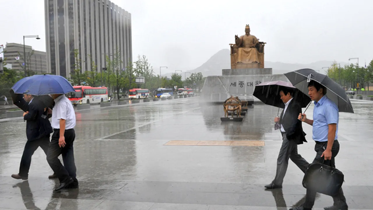 TAIFUN ÎN COREEA DE SUD. Traficul aerian și maritim este perturbat