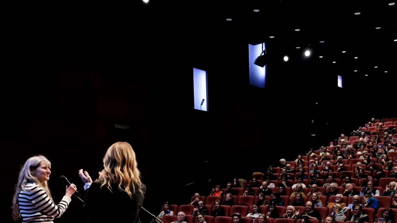 Cel mai cunoscut cinematograf din Paris se închide din cauza unei invazii cu ploșnițe. Spectatorii au fost mușcați la un eveniment cu Sigourney Weaver