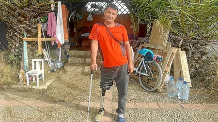Povestea înfiorătoare a lui Costică din Tulcea. A plecat la muncă în Spania, dar a rămas fără un picior și, acum, doarme în piață