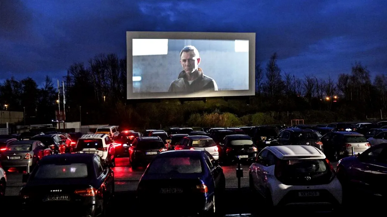 REACȚIE. Guvernul a interzis şi evenimentele în aer liber de tip drive-in/ Reacția unui producător român de film: ”Sper ca Parlamentul să repare aberaţia asta dacă tot trece HG-ul pe la ei”