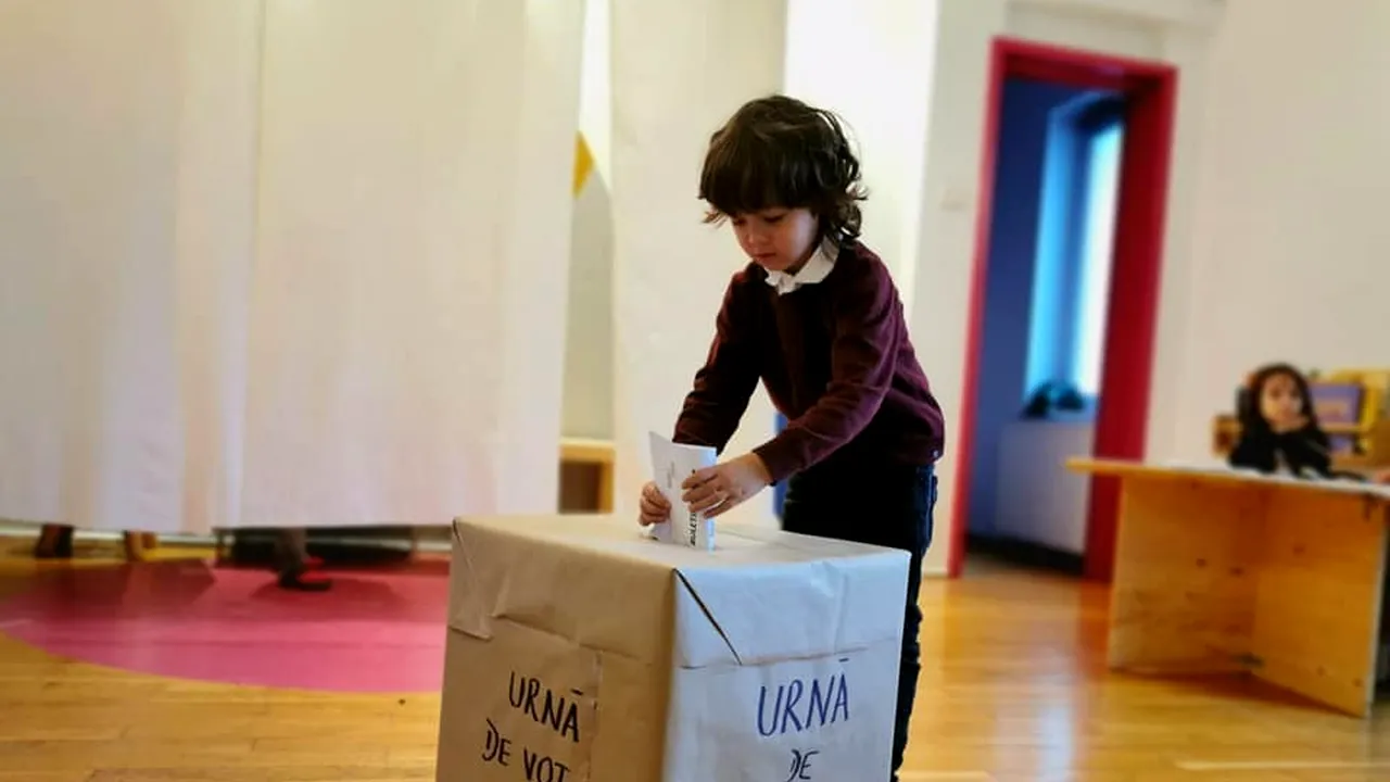 Legile democrației, învățate încă de la grădiniță. Eclerul sau brioșa. Micuții preșcolari au participat la un proces electoral ca la carte - FOTO