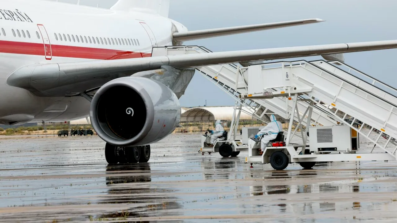 Avionul cu cei 14 spanioli de pe nava cu hantavirus a aterizat la Madrid. Ce alte state au organizat zboruri de repatriere din Tenerife