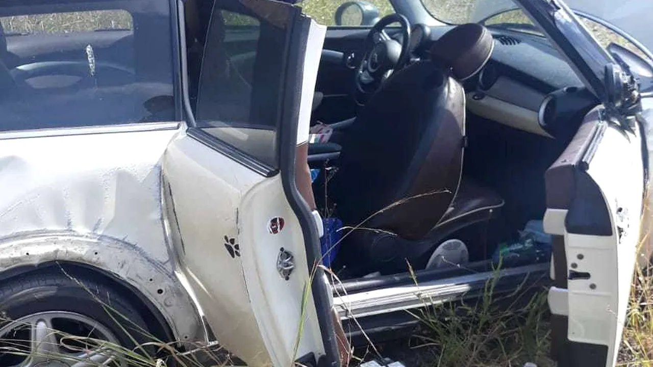 Accident pe Autostrada Soarelui, pe sensul spre București: O mașină s-a răsturnat. Trei persoane au fost rănite