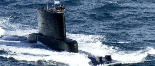 Americanii se implică în operațiunile dramatice de căutare a submarinului argentinian. Echipajul mai are aer pentru o singură zi
