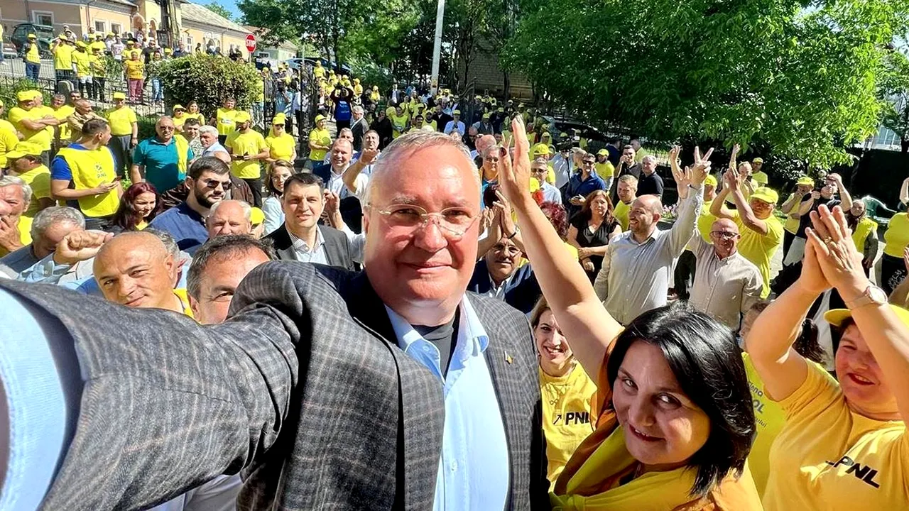 Nicolae Ciucă își face SELFIE la „el acasă” / „Îmi amintesc cum arăta comuna în 1988”