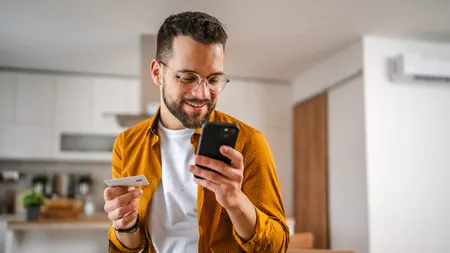 A crescut apetitul romanilor pentru CREDITE de consum, dar tinerii încă se tem să-și cumpere locuințe și preferă să locuiască cu chirie