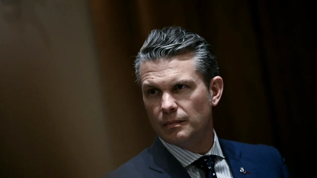 The New York Times: Șeful PENTAGONULUI ar fi împărtășit informații sensibile într-un chat în care se aflau soția, fratele său și avocatul personal