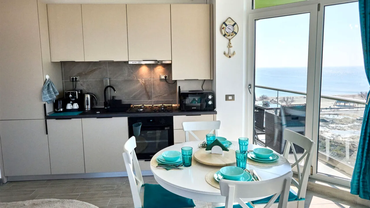 „Țeapă” de 4.410 lei pentru 4 turiști care au închiriat un apartament din Mamaia Nord: „O mare bătaie de joc”