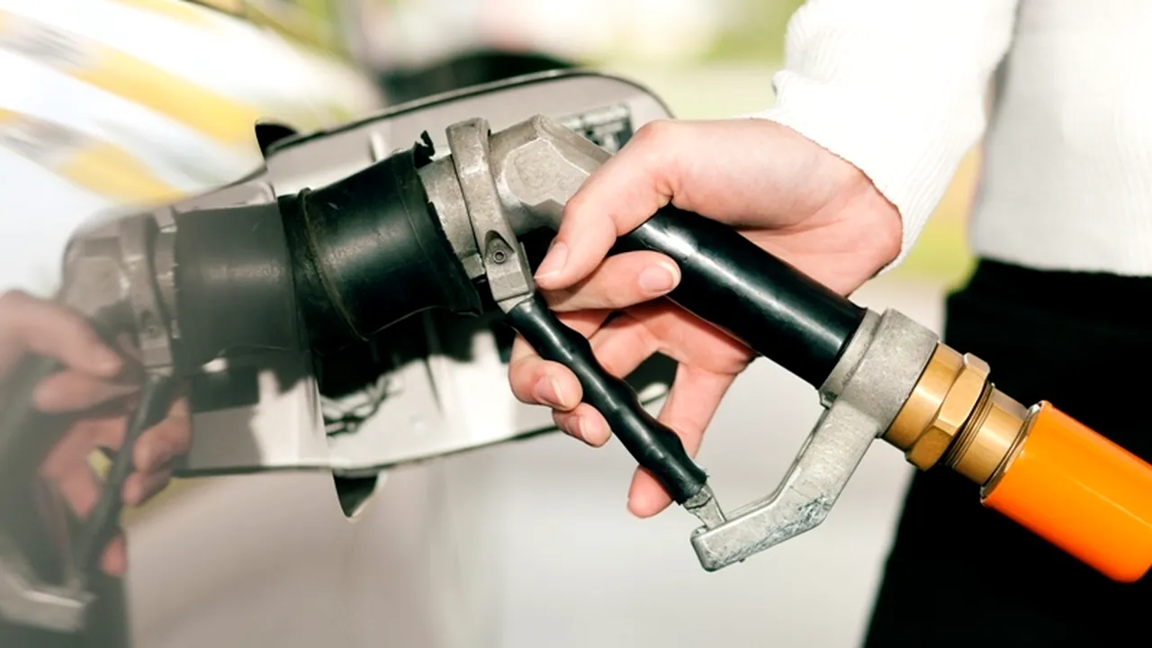 Guvernul a avizat creșterea accizelor la motorină, începând cu ianuarie 2013