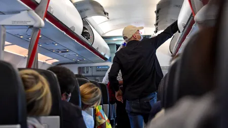 Nu e de glumă! Pasageri amendați cu 1.000 de dolari pentru că au refuzat să poarte mască în avion