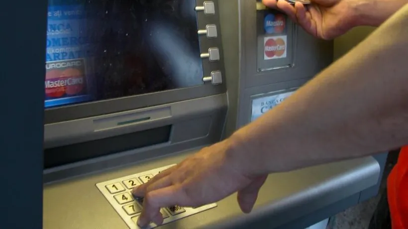Doi bulgari acuzați că montau dispozitive de clonare a cardurilor pe bancomate, reținuți