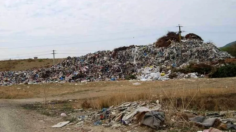 La groapa de gunoi a orașului Deva, o femeie a făcut o descoperire macabră