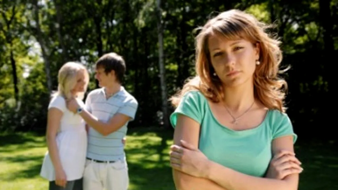 STUDIU. Suferința persoanelor pe care le invidiază îi face pe oameni mai fericiți 