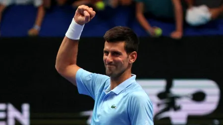 Novak Djokovic l-a învins pe Carlos Alcaraz și e în SEMIFINALE la Australian Open. S-a prefăcut sârbul că e accidentat?