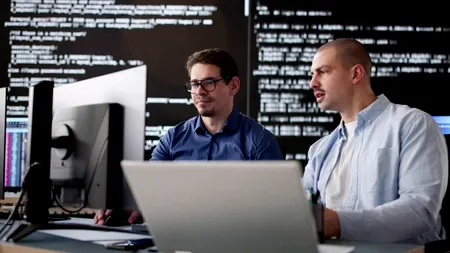 „Războiul” talentelor în domeniul AI. Cât câștigă un inginer software la GOOGLE. Își pot cumpăra 3 apartamente pe an în Capitală