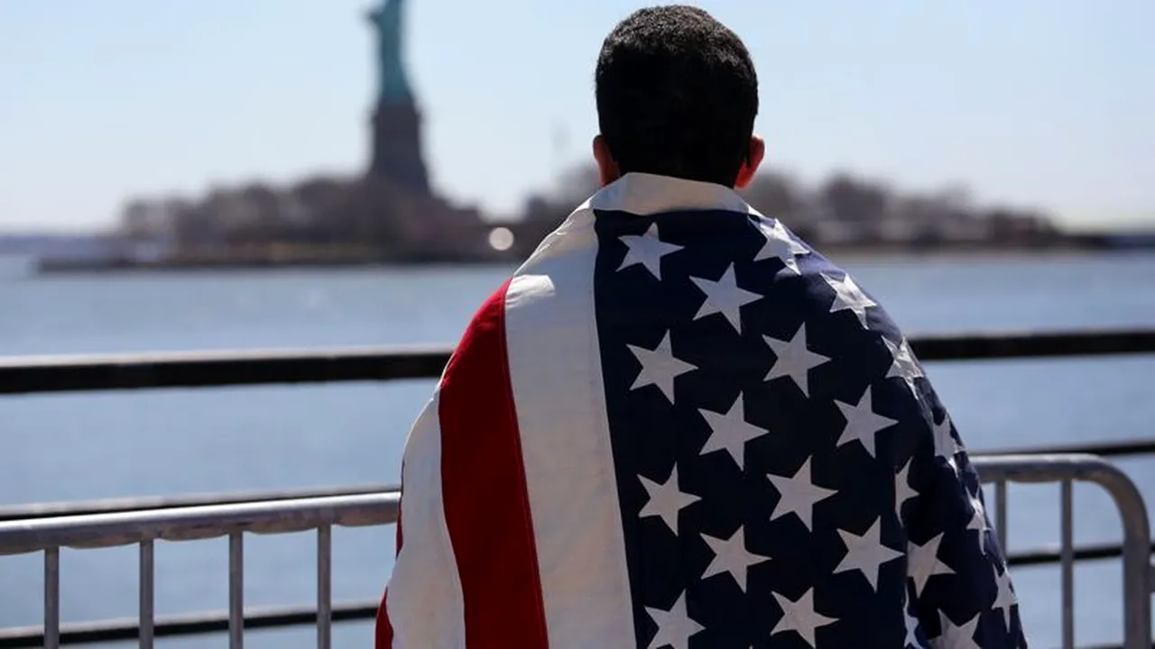 O veste bună pentru români. Senatorii americani propun modificarea sistemului de imigrări. Cum vor fi acordate vizele