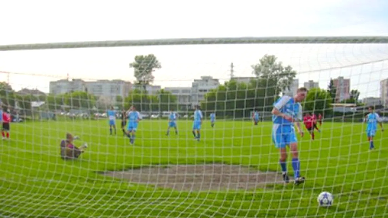 FOTO: Scene incredibile la un meci din ligile inferioare din România