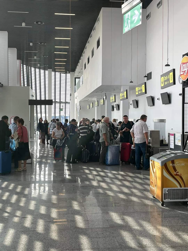 FOTO: 56 de pelerini din Craiova, blocați pe aeroportul din Tel Aviv, au ajuns cu bine acasă.
