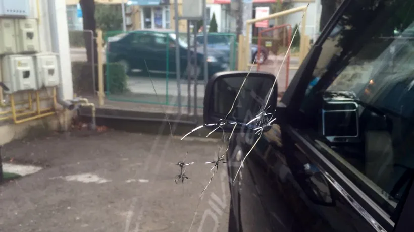 Cum și-a găsit un deputat PSD mașina într-o parcare din București. „Sunt 7-8 sau chiar 12 gloanțe
