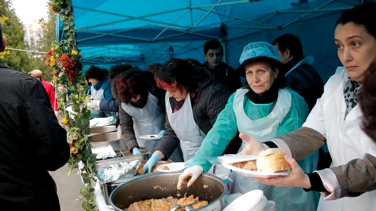 Sunt pregătite aproape 60.000 de sarmale pentru pelerinii Sfintei Parascheva. Ce alte alimente vor mai primi credincioșii